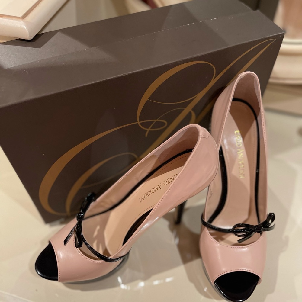 Enzo Angiolini Easavoye Heels